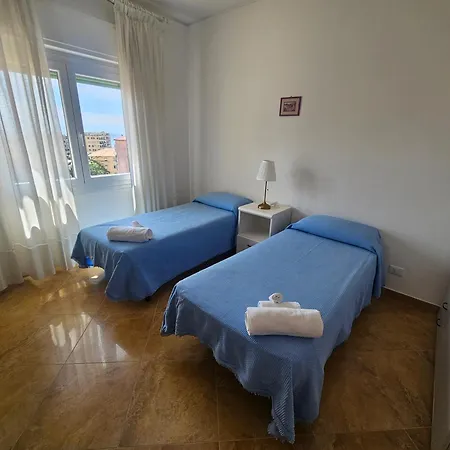 Appartement La Casa Di Iole A San Lorenzo, Trilocale In Via Pietrabruna Vicino Alle Spiagge