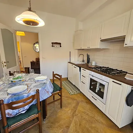 La Casa Di Iole A San Lorenzo, Trilocale In Via Pietrabruna Vicino Alle Spiagge * سان لورينسو أل ماري